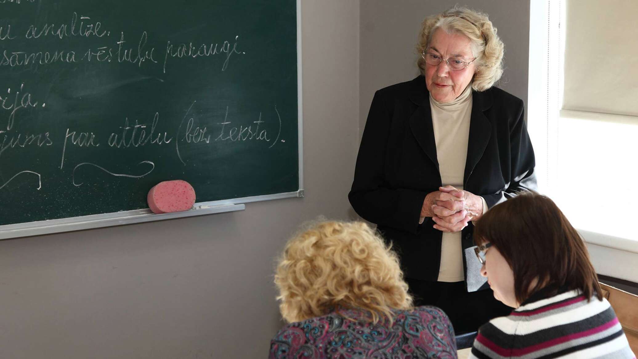 Русская студентка Наташа трахается с учителем в преклонном возрасте за зачет