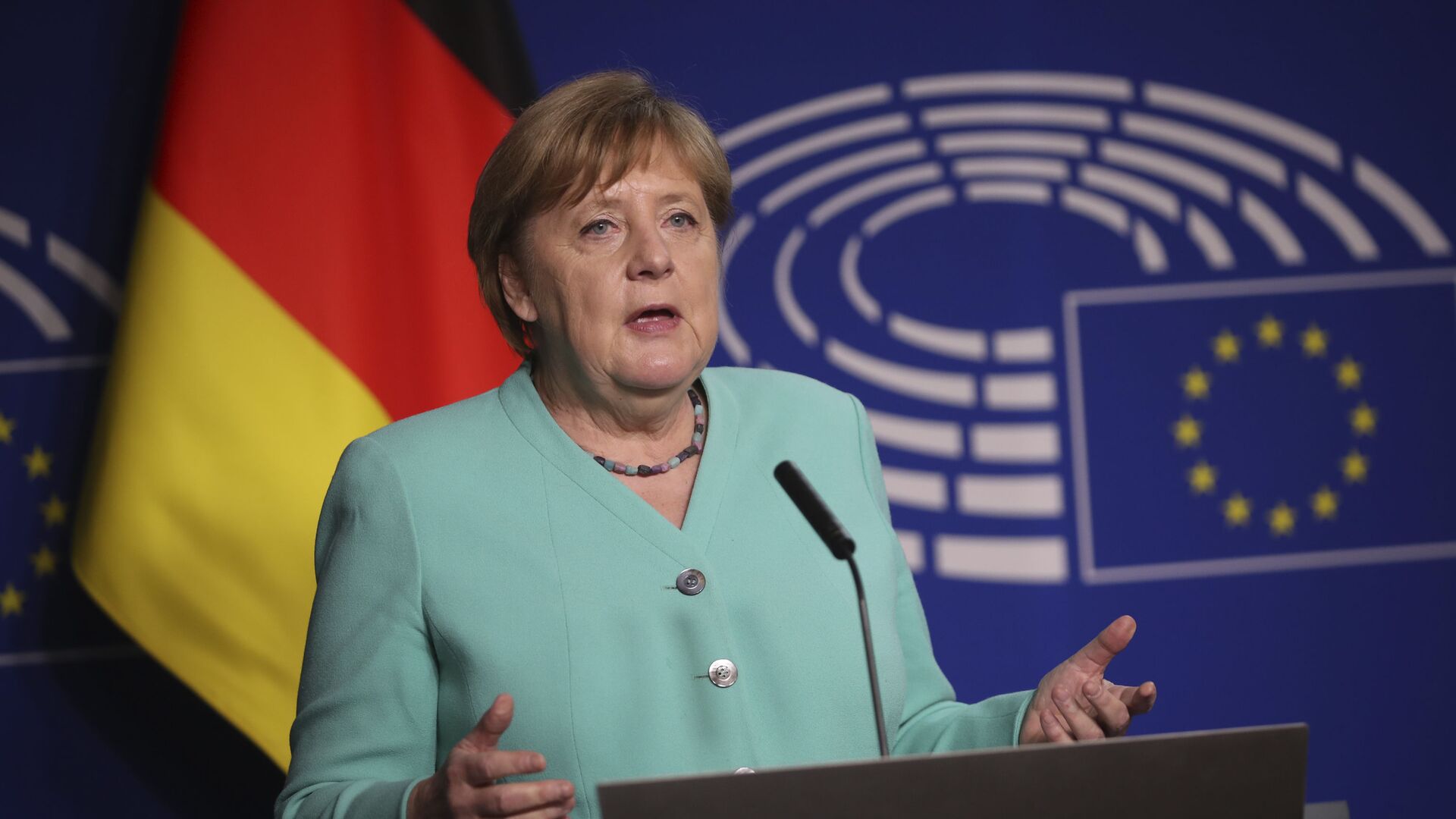 Канцлер Германии Ангела Меркель выступает в Европарламенте в Брюсселе - Sputnik Latvija, 1920, 13.06.2021