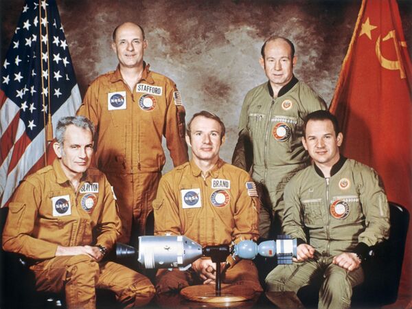 Экипажи космических кораблей экспериментального проекта Союз - Аполлон - Sputnik Латвия