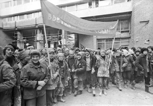 Новая техника, переговоры с судьями и алкоголь: как журналисты освещали Олимпиаду-80 Новая техника, переговоры с судьями и алкоголь: как журналисты освещали Олимпиаду-80 - Sputnik Латвия