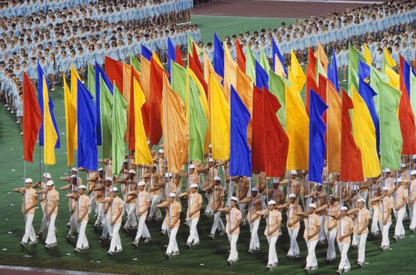 Праздничное шествие спортсменов во время открытия XXII летних Олимпийских игр в Москве, 1980 год - Sputnik Латвия
