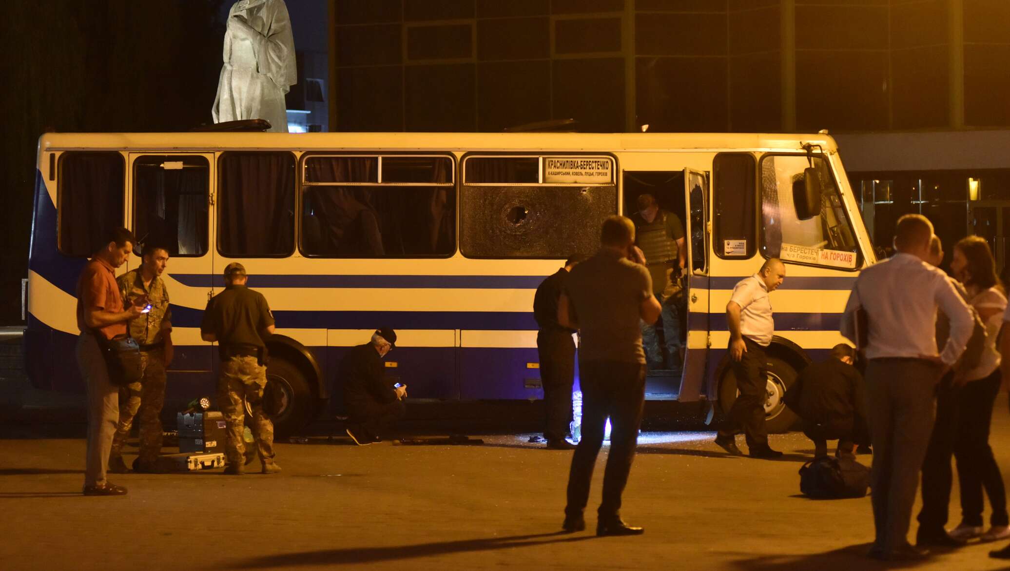 Автобус с детьми в заложниках. Террористы захватили автобус.