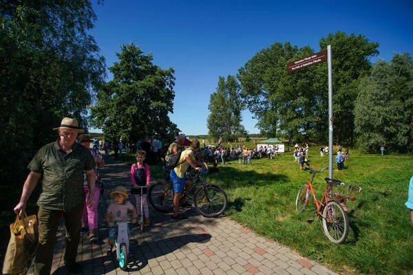 Лучший писатель в латвийской истории: Валентин Пикуль и его литературная аллея на взморье Лучший писатель в латвийской истории: Валентин Пикуль и его литературная аллея на взморье - Sputnik Латвия