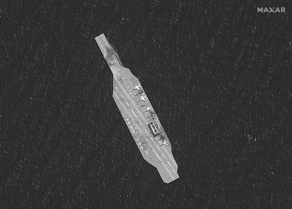 ASV aviācijas bāzes kuģa makets Irānas militārajās mācībās Ormuza šaurumā ASV aviācijas bāzes kuģa makets Irānas militārajās mācībās Ormuza šaurumā - Sputnik Latvija
