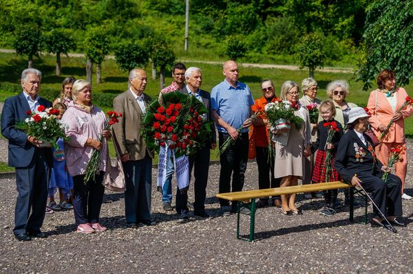 Памяти освободителей в Виеталве: в августе 1944-го Лачплесис победил Черного рыцаря Памяти освободителей в Виеталве: в августе 1944-го Лачплесис победил Черного рыцаря - Sputnik Латвия