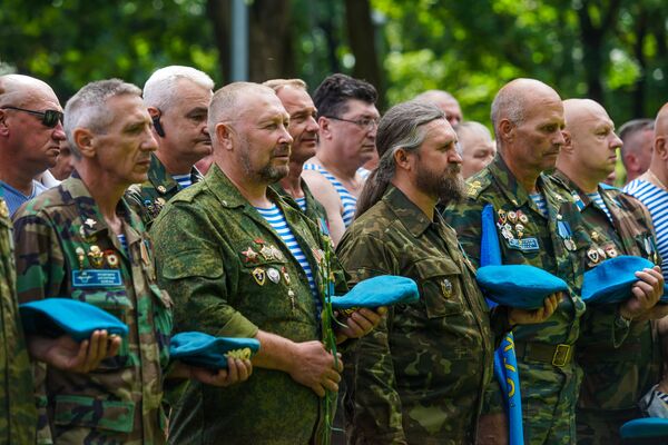 Кто, кроме них: как прошел День ВДВ в Риге Кто, кроме них: как прошел День ВДВ в Риге - Sputnik Латвия