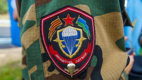 В Риге отметили 90-летие Воздушно-десантных войск - Sputnik Latvija