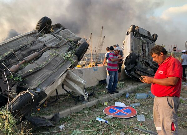 Машины, поврежденные в результате взрыва в Бейруте - Sputnik Латвия