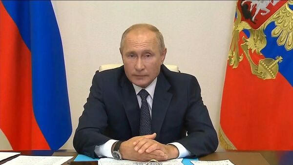 Putins paziņoja par pirmās Krievijas vakcīnas pret Covid-19 reģistrāciju - Sputnik Latvija