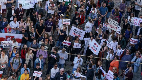 В Риге прошла акция в поддержку протестующих в Беларуси. - Sputnik Latvija