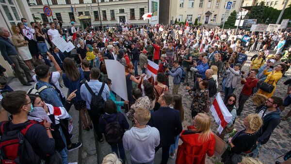 В Риге прошла акция в поддержку протестующих в Беларуси. - Sputnik Latvija