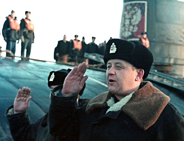 Neatgriezās no dzelmes. Kāpēc neizdevās izglābt Kursk ekipāžu Neatgriezās no dzelmes. Kāpēc neizdevās izglābt Kursk ekipāžu - Sputnik Latvija