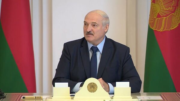 Лукашенко заявил, что пока живой, и припугнул белорусов россиянами, канадцами и немцами - Sputnik Латвия