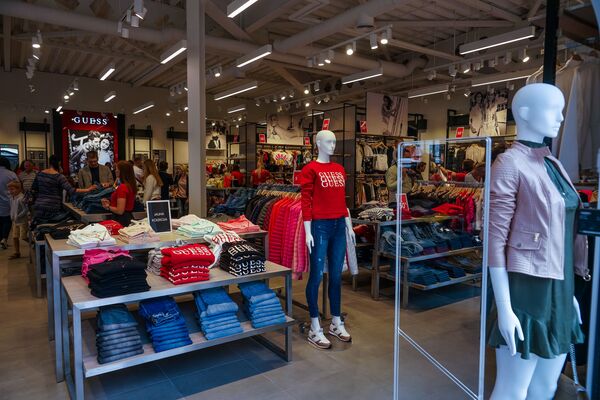 Магазин одежды в Via Jurmala Outlet Village Магазин одежды в Via Jurmala Outlet Village - Sputnik Латвия