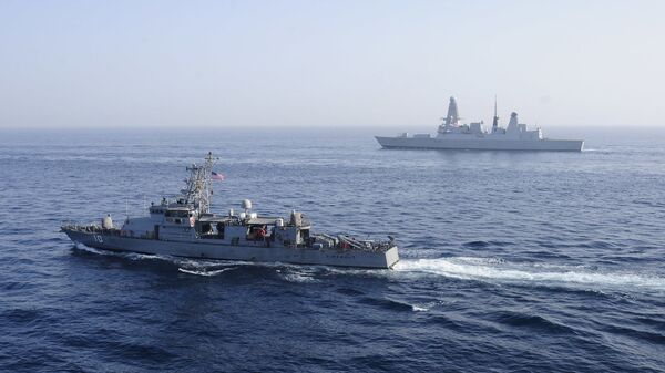 Флот ВМС США сопровождает танкер с грузом СПГ, архивное фото - Sputnik Latvija