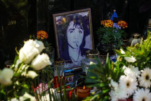 Памятное мероприятие, посвященное 30-летию гибели Виктора Цоя на 35-м километре шоссе Слока - Талси Памятное мероприятие, посвященное 30-летию гибели Виктора Цоя на 35-м километре шоссе Слока - Талси - Sputnik Латвия