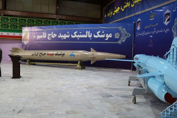 Баллистическая ракета земля-земля «Хадж Касем» и крылатая ракета Абу Махди, Иран - Sputnik Латвия