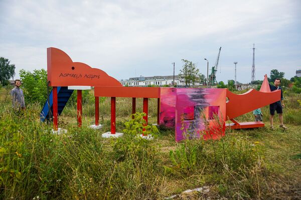 Инсталляция-детская площадка «Дракон-носорог» по архитектурному рисунку Хайнца Франка - Sputnik Латвия
