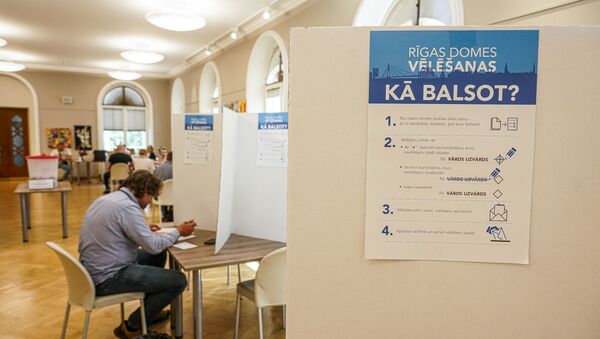 В Риге началось досрочное голосование на муниципальных выборах 2020 - Sputnik Латвия