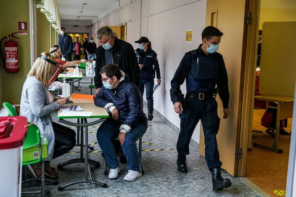 Выборы в Рижскую думу: партии-спойлеры и поспешный раздел влияния Выборы в Рижскую думу: партии-спойлеры и поспешный раздел влияния - Sputnik Латвия