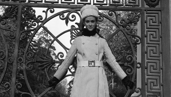 Манекенщица Московского дома моделей в наряде коллекции осень-зима 1968 года - Sputnik Латвия