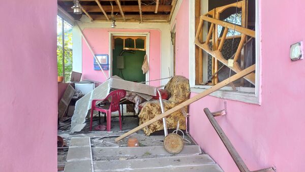 Разрушенный в результате обстрела жилой дом в Тертерском районе Азербайджана - Sputnik Latvija