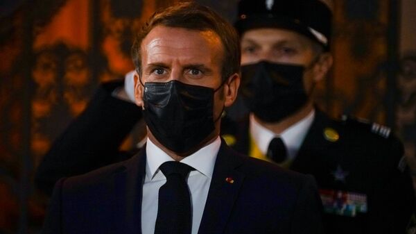Президент Франции Эммануэль Макрон во время официального визита в Латвию - Sputnik Латвия