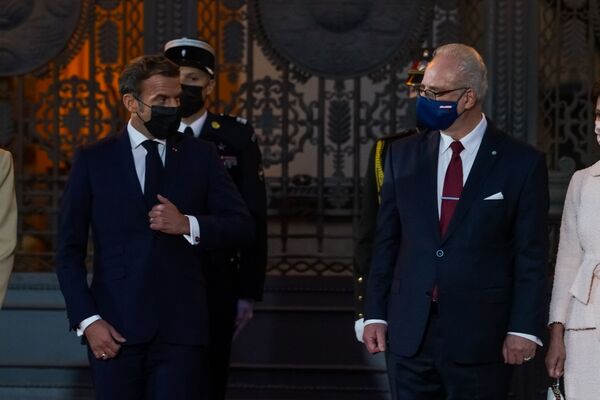 Makrons vizītes laikā Latvijā paziņoja par nepieciešamību atjaunot dialogu ar KF Makrons vizītes laikā Latvijā paziņoja par nepieciešamību atjaunot dialogu ar KF - Sputnik Latvija