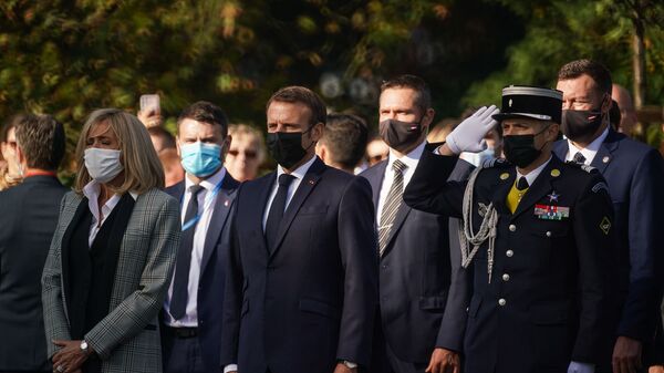 Церемония возложения цветов к памятнику Свободы в Риге, в которой приняли участие президент Франции Эммануэль Макрон и президент Латвии Эгилс Левитс - Sputnik Latvija