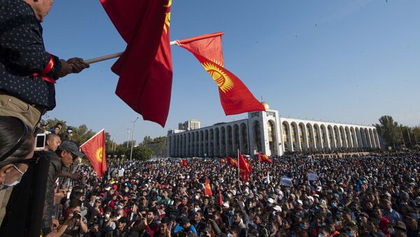 Протесты после парламентских выборов в Киргизии - Sputnik Латвия