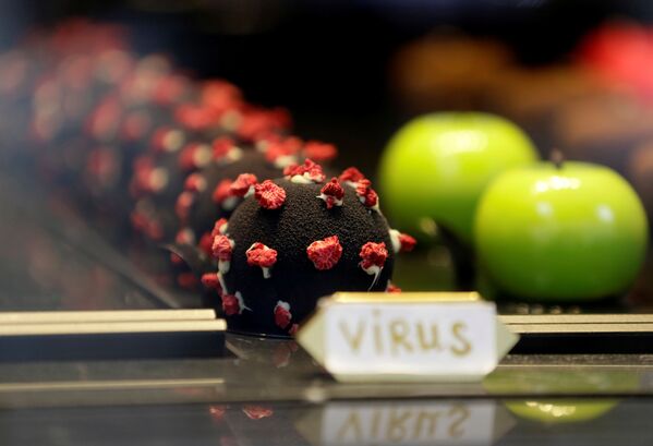 В Праге кондитерская премьера - пирожное в форме коронавируса - Sputnik Латвия
