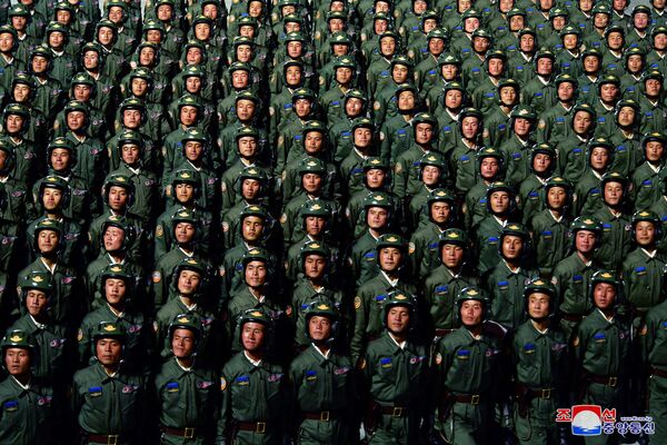 Военный парад в честь 75-летия Трудовой партии Северной Кореи - Sputnik Латвия