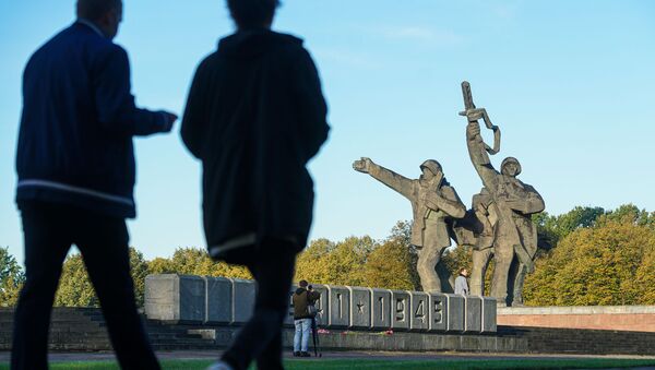 Памятник Освободителям Риги и Латвии от немецко-фашистских захватчиков - Sputnik Латвия