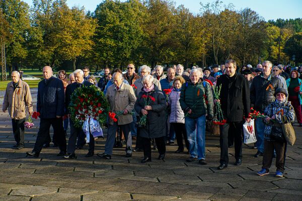 В Риге отметили 76 лет освобождения города от немецко-фашистских захватчиков - Sputnik Латвия