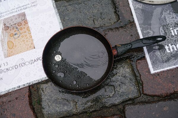 Pārāk bagāti nabagie: pie Saeimas notika denacionalizēto māju iedzīvotāju mītiņš Pārāk bagāti nabagie: pie Saeimas notika denacionalizēto māju iedzīvotāju mītiņš - Sputnik Latvija