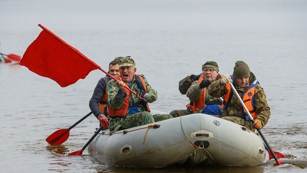 Участники реконструкции форсирования Киш-озера из команды Северный поток - Sputnik Латвия