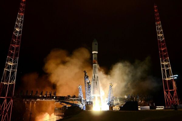 Пуск ракеты-носителя Союз-2 с космическим аппаратом нового поколения системы Глонасс-К - Sputnik Латвия