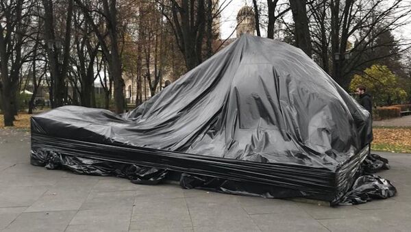 Акция Черные дни скульптуры в Риге. - Sputnik Латвия