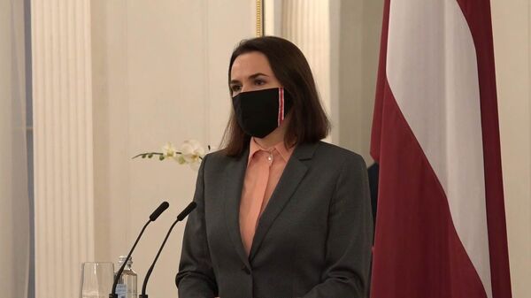По-латышски и на дистанции: встреча Тихановской и президента Латвии в Риге - Sputnik Латвия