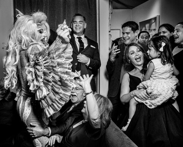 Konkursa International Wedding Photographer of the Year 2020 uzvarētājas kategorijā Deju grīda Amerikas fotogrāfes Britānijas Dilberto darbs. Konkursa International Wedding Photographer of the Year 2020 uzvarētājas kategorijā Deju grīda Amerikas fotogrāfes Britānijas Dilberto darbs. - Sputnik Latvija