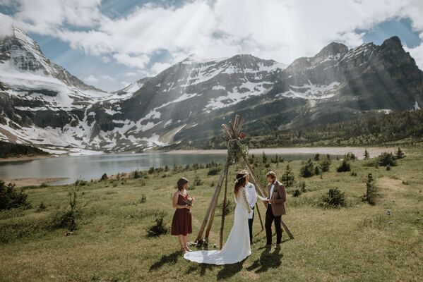 Konkursa International Wedding Photographer of the Year 2020 uzvarētāju kategorijā Labākā lokācija Kanādas fotogrāfu Virdžīnijas Štrobelas un Evana Sikaļuka darbs. Konkursa International Wedding Photographer of the Year 2020 uzvarētāju kategorijā Labākā lokācija Kanādas fotogrāfu Virdžīnijas Štrobelas un Evana Sikaļuka darbs. - Sputnik Latvija