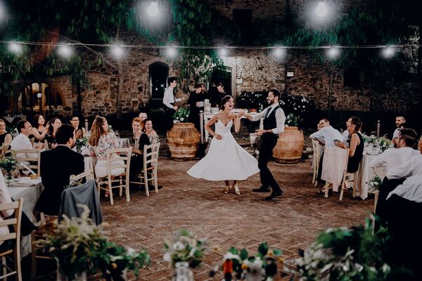 Konkursa International Wedding Photographer of the Year 2020 finālista kategorijā Deju grīda Itālijas fotogrāfa Mirko Turatti darbs. Konkursa International Wedding Photographer of the Year 2020 finālista kategorijā Deju grīda Itālijas fotogrāfa Mirko Turatti darbs. - Sputnik Latvija