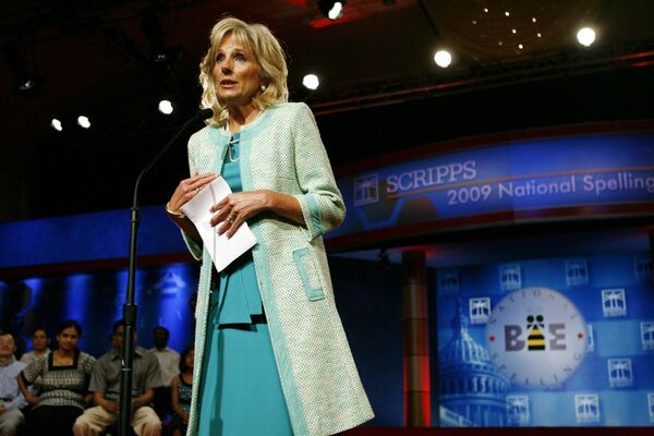Жена вице-президента США Джилл Байден на открытии финала конкурса Scripps National Spelling Bee в Вашингтоне, 2009 год - Sputnik Latvija