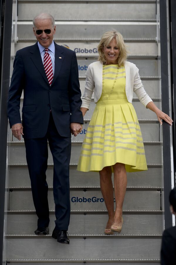 Вице-президент Джо Байден и его жена Джилл во время официального визита в Румынию, 2014 год - Sputnik Latvija
