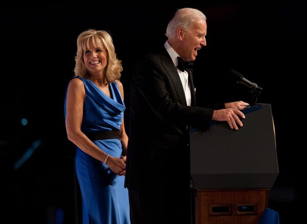 Вице-президент США Джо Байден и его жена Джилл  - Sputnik Latvija