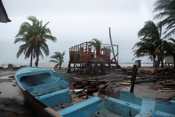 Поврежденные из-за урагана Йота лодки в Бильви, Никарагуа  - Sputnik Латвия