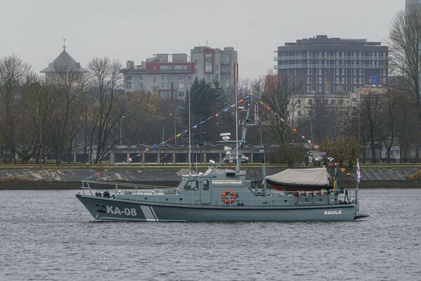 Корабль береговой охраны Латвии КА-08 Saule на Даугаве - Sputnik Латвия