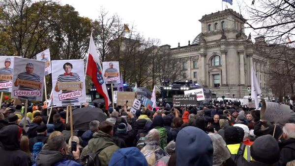 Против ограничений и локдауна. Волна протестов накрыла Европу - Sputnik Латвия