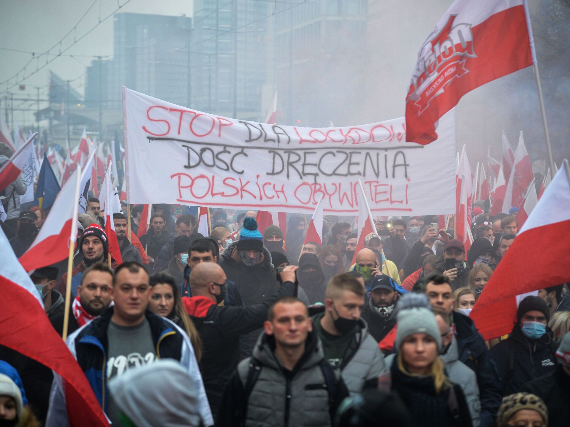 солдат российской армии. угрожает русским. украинские националистические организации. дагестанец в автобусе. бендеровйы угрожают россии.