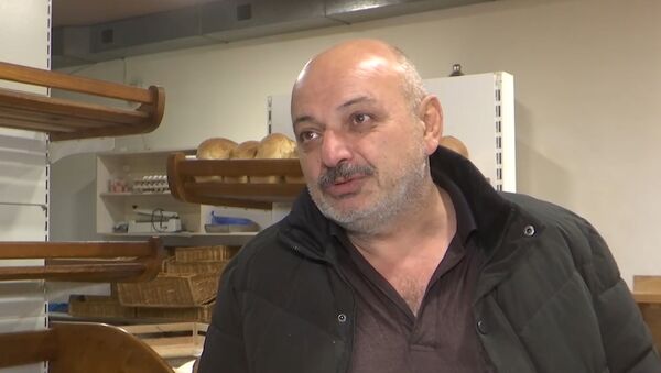 Только ненормальный не будет радоваться миру: люди о жизни в НКР и российских миротворцах - Sputnik Латвия